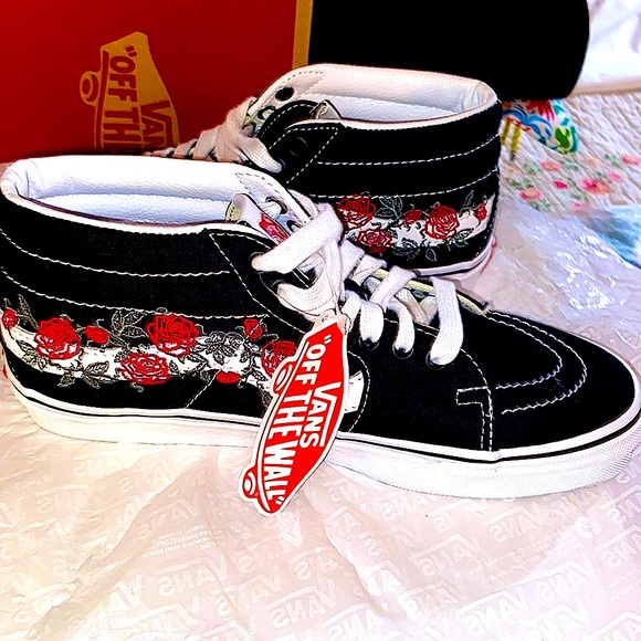 🏷️ BNIB Vans SK8-Mid w/Red Flower’s Embroidered-Sz 8~NEVER WORN! - Picture 2 of 11